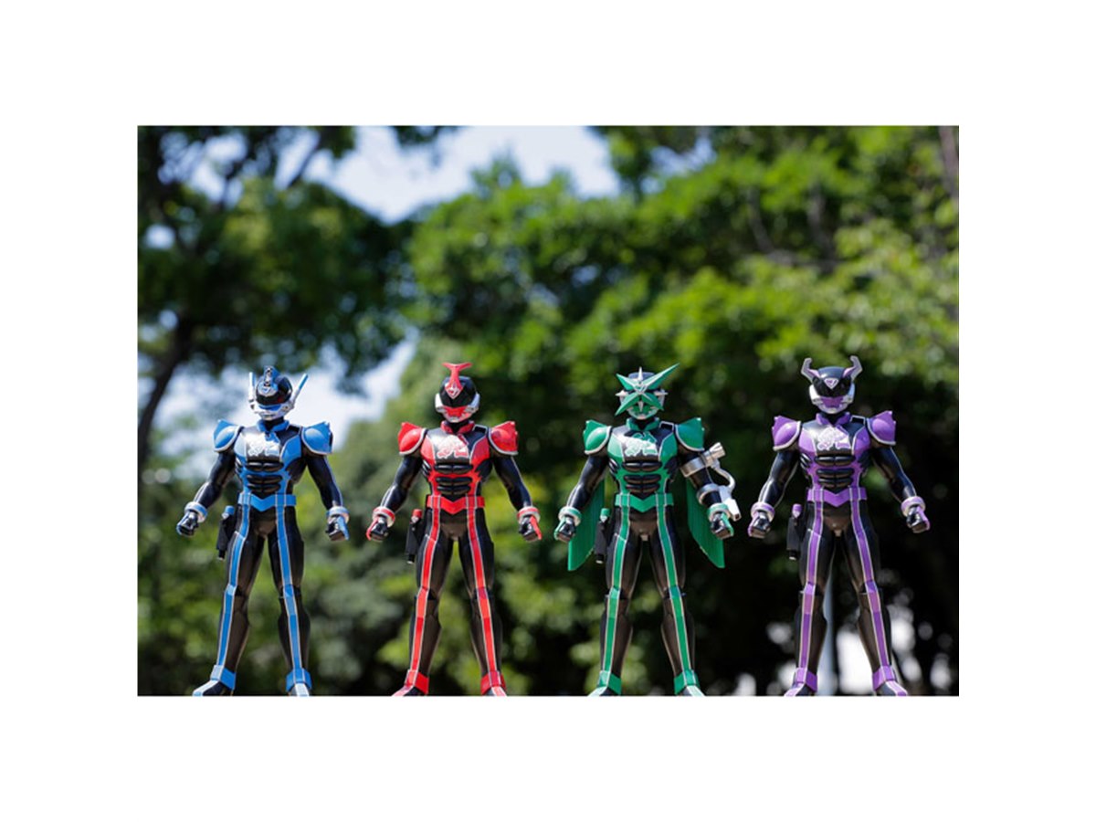 【美品】純烈　海洋堂製　純烈ジャーソフビセット 51s5GdjEI2L._UF894,1000_QL80_.jpg