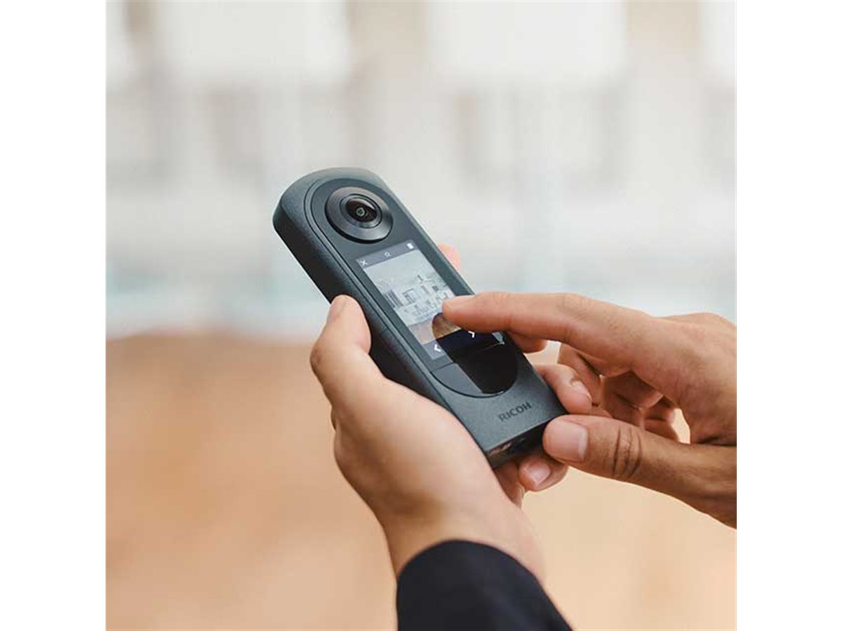 リコー、2.25型タッチ液晶搭載の360度カメラ「RICOH THETA X」発売日を