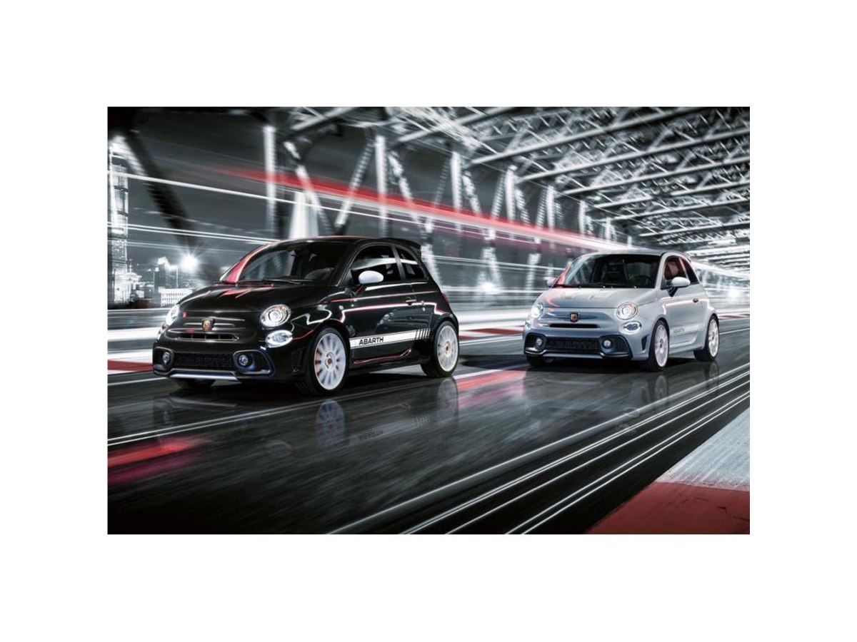 往年の名車にオマージュをささげるアバルトの限定モデル「695