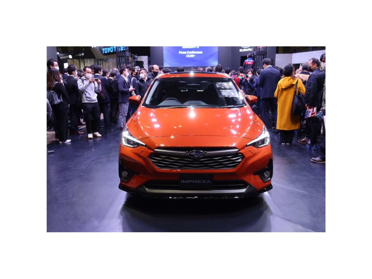 スバルが日本仕様の新型「インプレッサ」を初公開【東京オートサロン