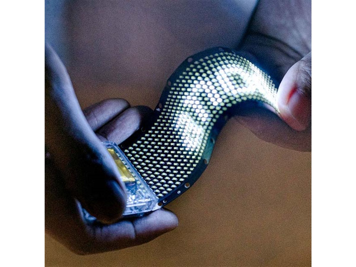 電子技販、充電しながら使用できる「ウェアラブルLEDディスプレイ