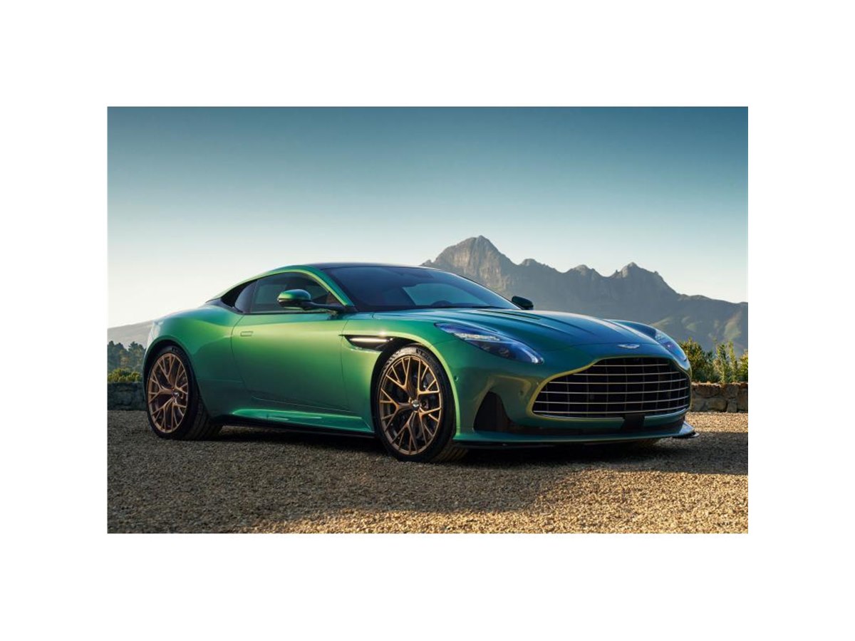 アストンマーティンが新型車「DB12」を発表 次世代スポーツカー