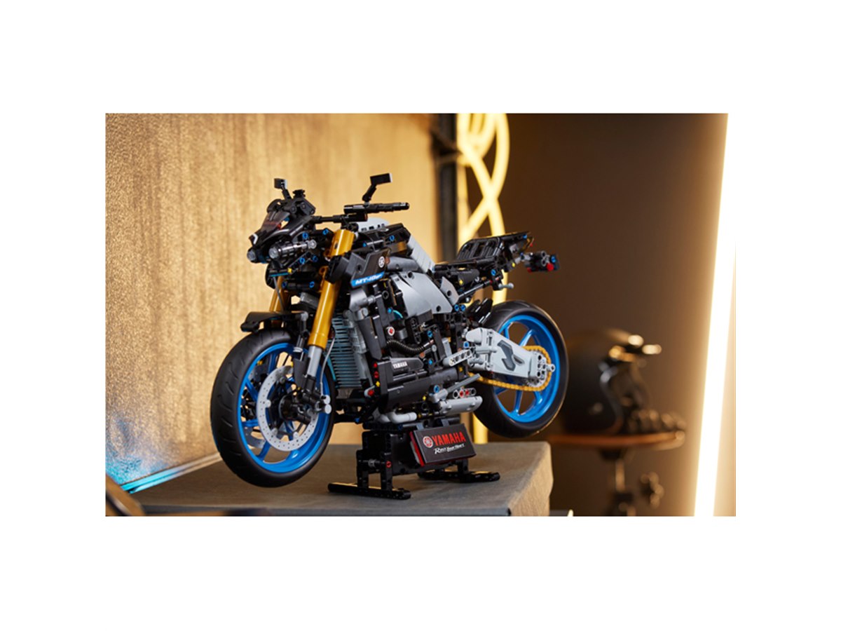 ヤマハのネイキッドスポーツ「MT-10 SP」を1/5スケールの大人向けレゴ