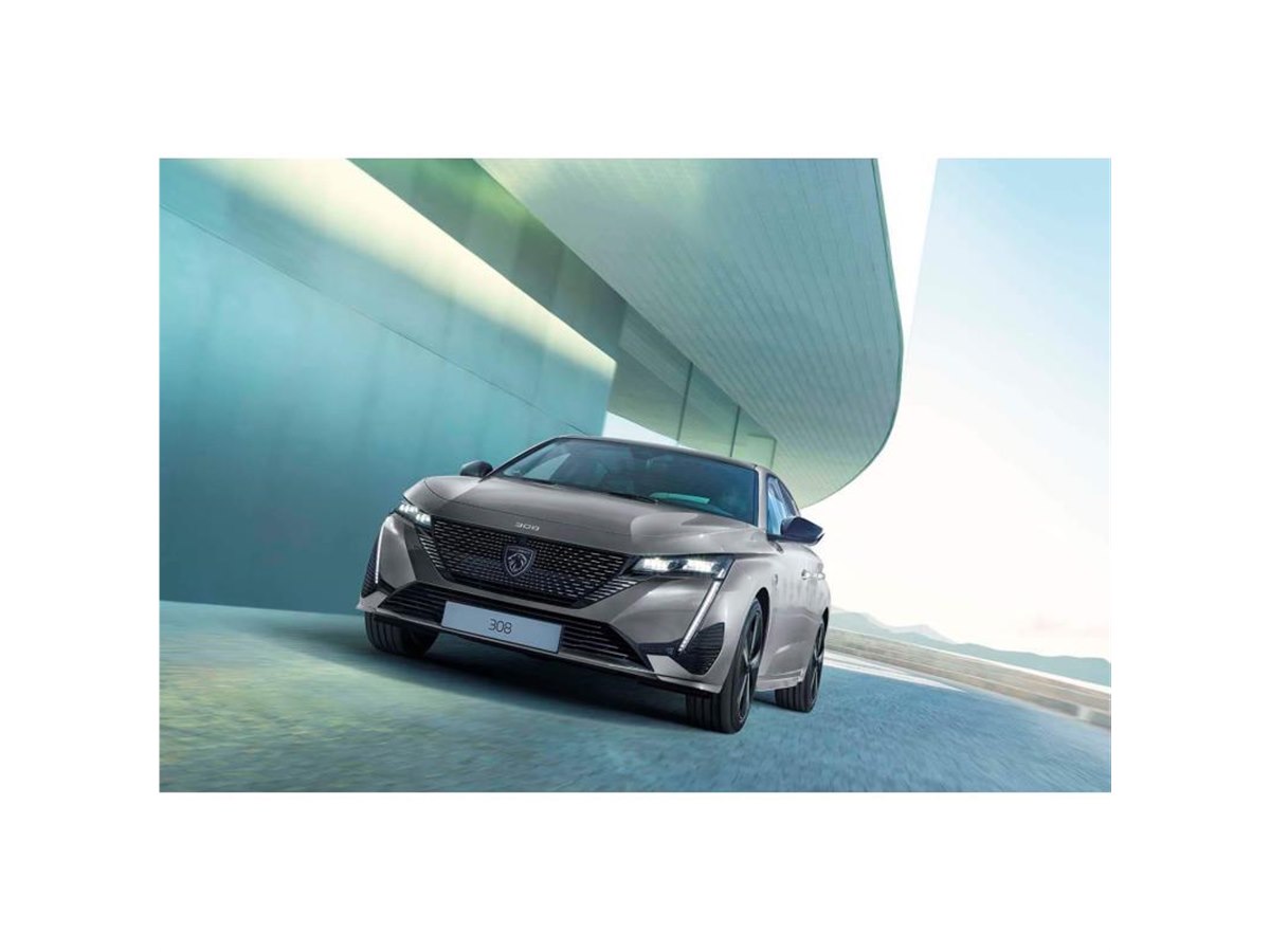 ブルーのナッパレザーシートを採用した「プジョー308」の特別仕様車が