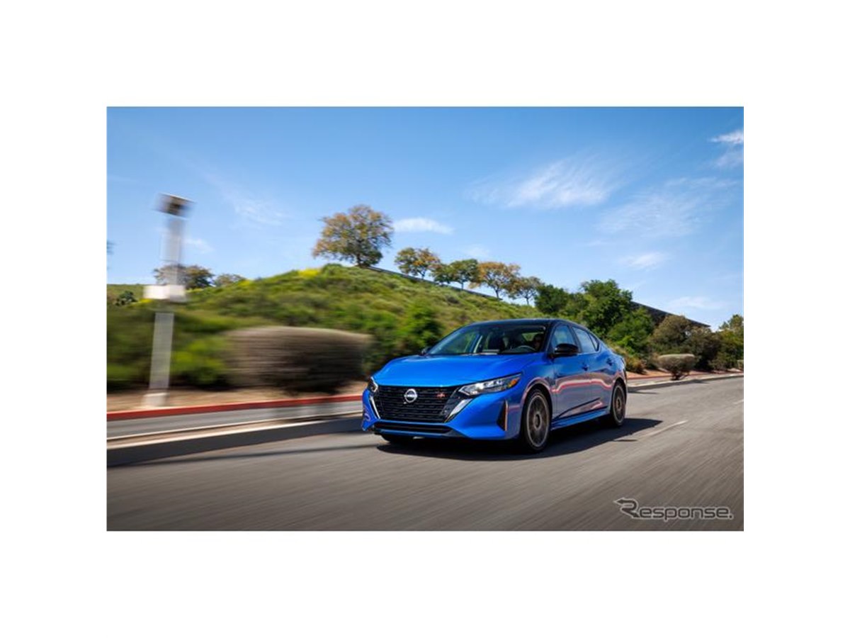日産が『セントラ』2024年型を発表、新解釈のVモーショングリル装着