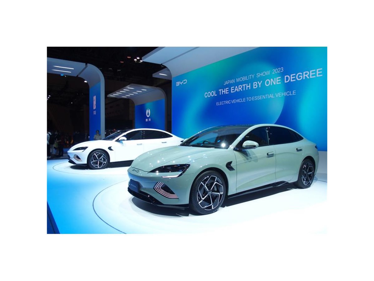 BYDが2024年春に発売する電動セダン「シール」の右ハンドル