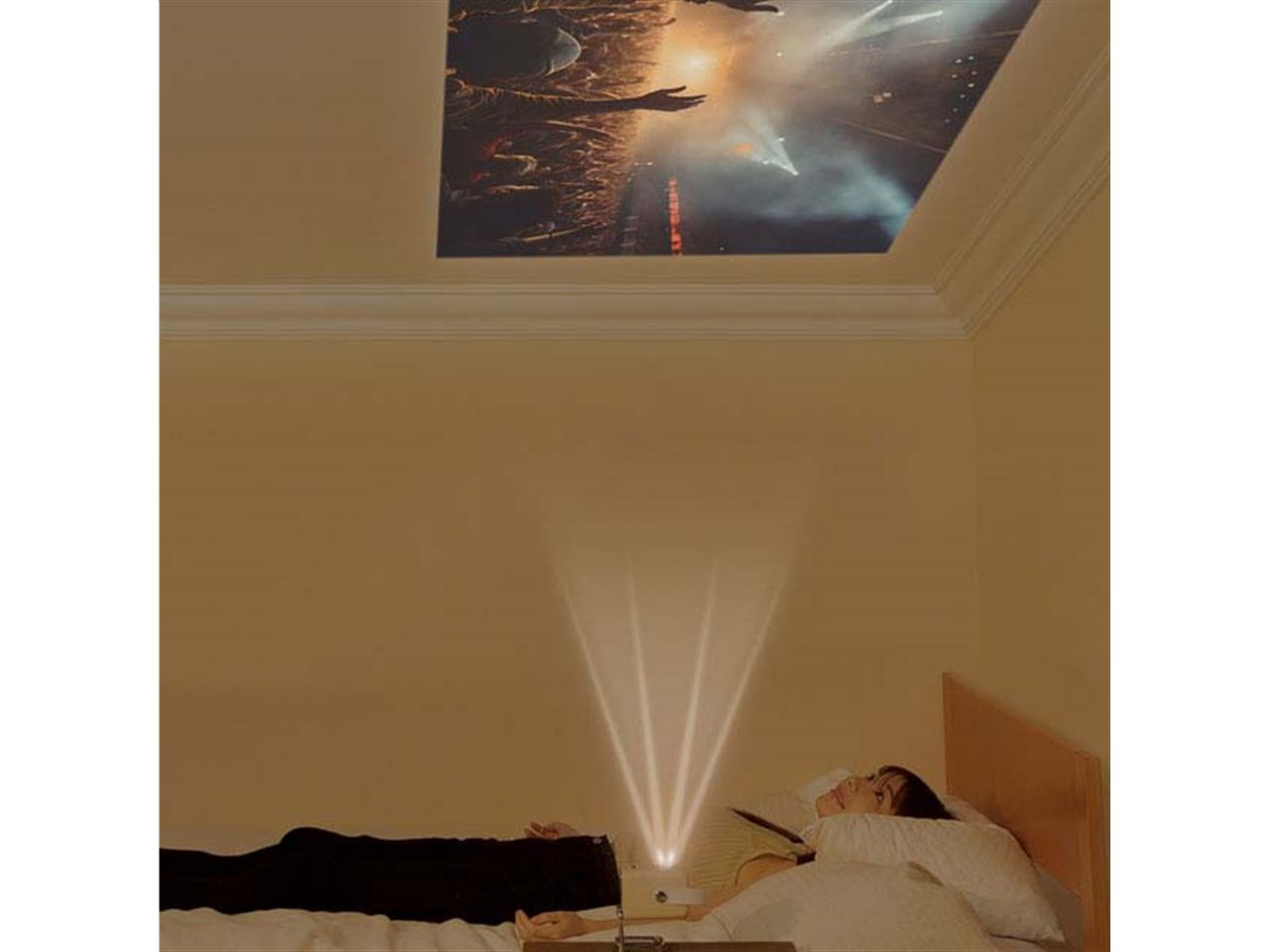 手のひらサイズ「ゴロジェクター」発売、バッテリー内蔵で壁や天井に