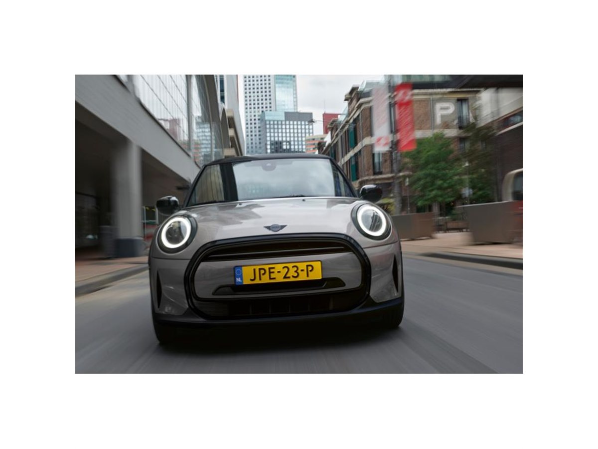 MINI 3ドア／5ドア」に日本限定の特別仕様車「カムデン