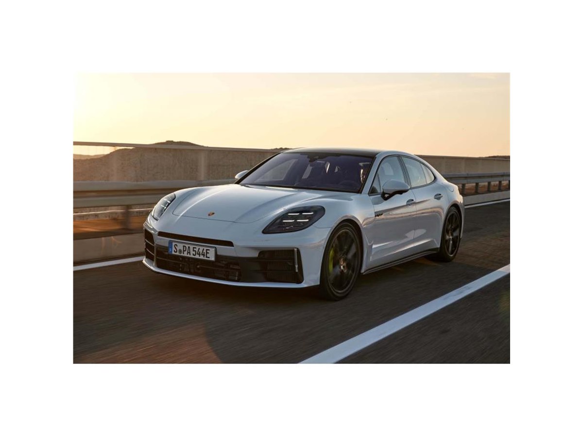 ポルシェが新世代「パナメーラ」の「4 Eハイブリッド／4S E 