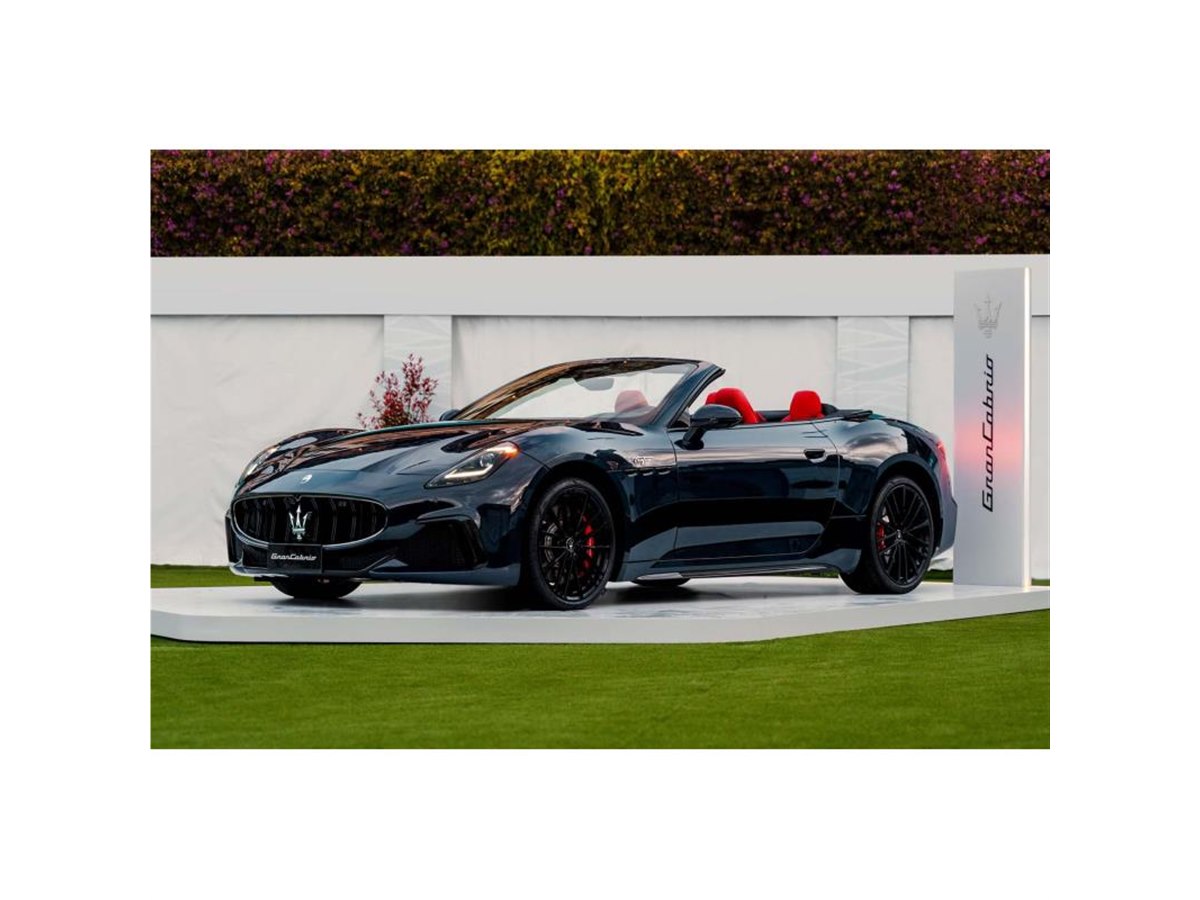 新型「マセラティ・グランカブリオ」上陸 高性能な「トロフェオ」から  