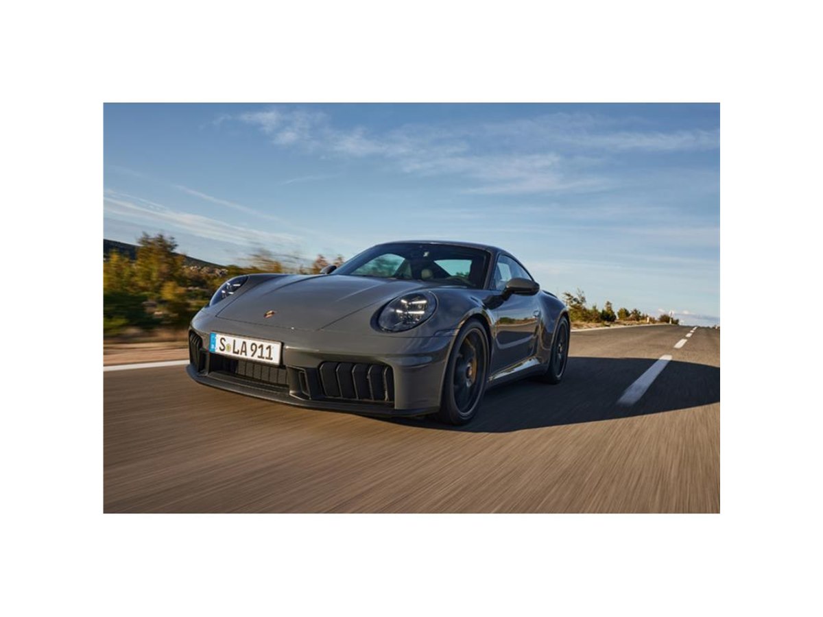 911」に初のハイブリッドモデル 最新型「ポルシェ911カレラ／911カレラ