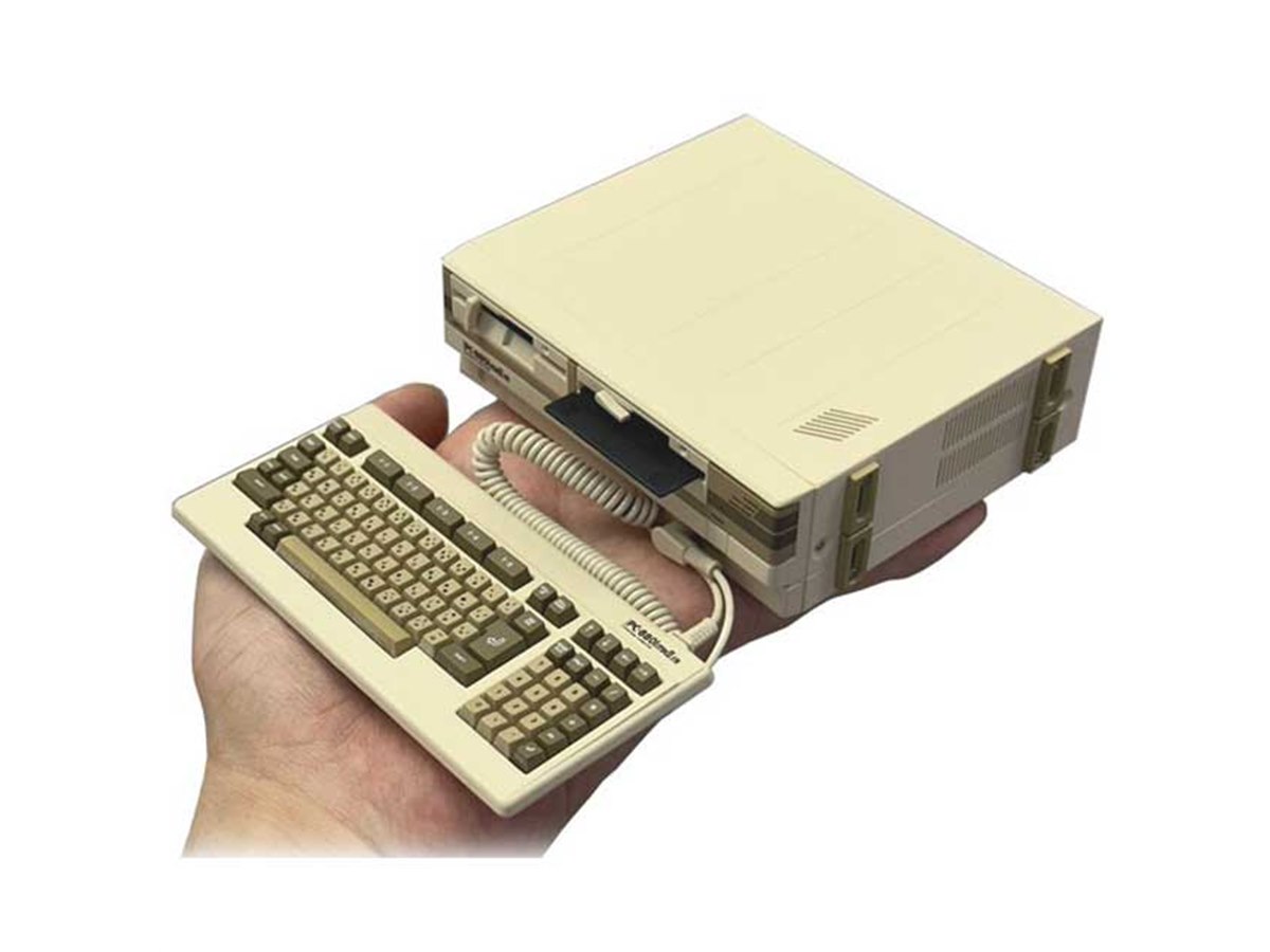 ホビーパソコンを1/4サイズで再現、「PasocomMini PC-8801mkII SR」が2025年春発売 - 価格.com