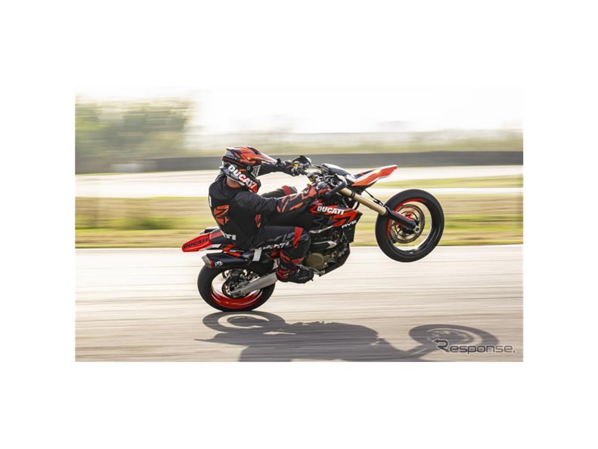 ドゥカティ初の単気筒エンジン搭載！『ハイパーモタード698モノ』日本