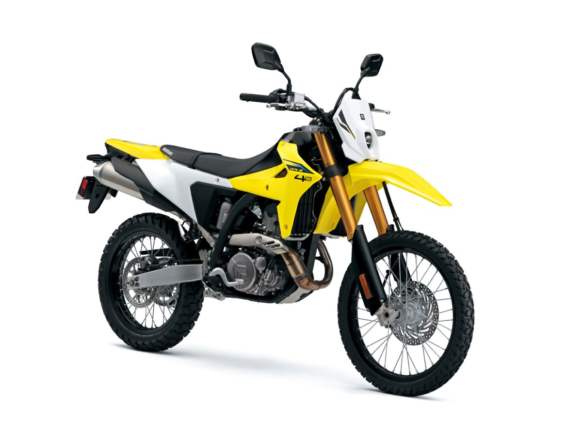 スズキがイタリアのバイクショーで400ccクラスの新型「DR-Z4S