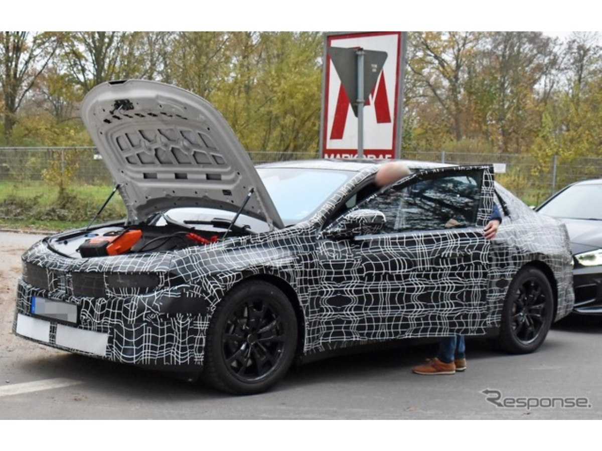 M」と間違える？ BMW『3シリーズ』ノイエクラッセEV、ついに実車が出現