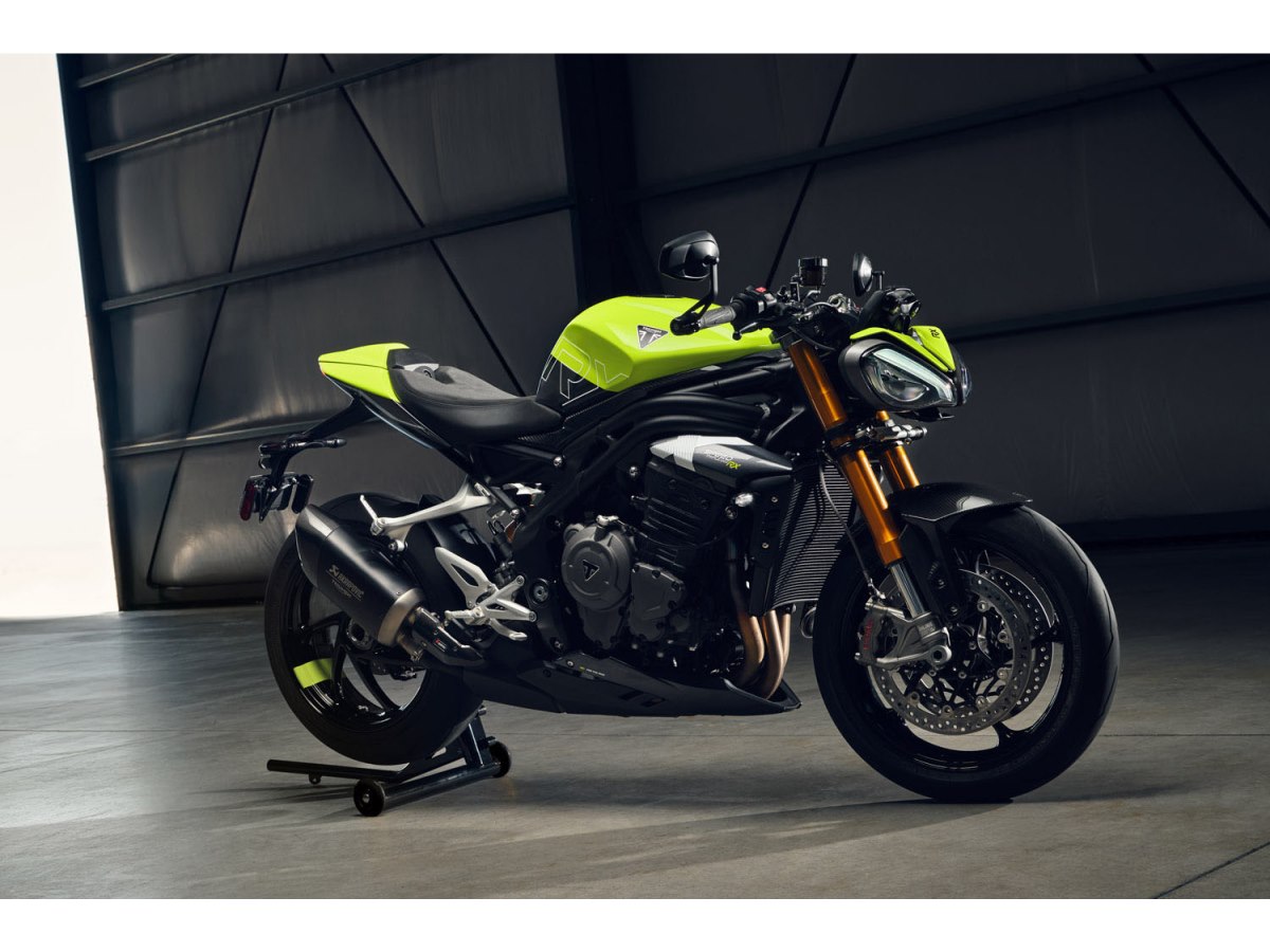 トライアンフがスポーツネイキッドバイク「スピードトリプル1200RX」を
