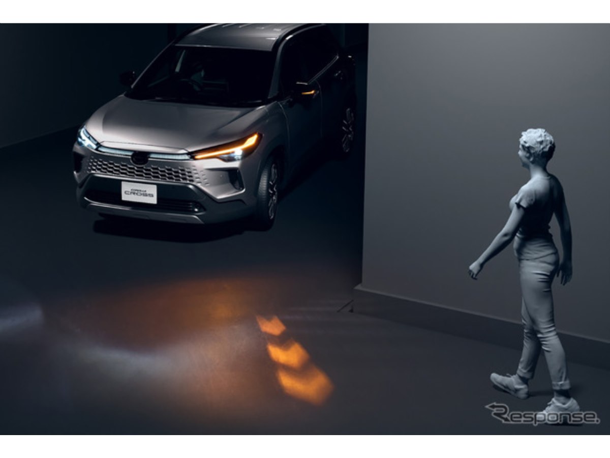 路面に「矢印」照らすウインカー国内初搭載、トヨタ『カローラ