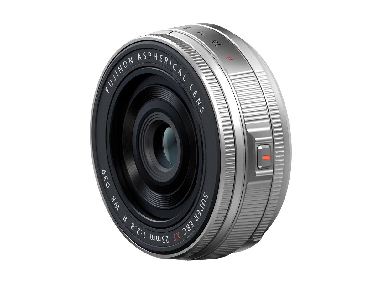 富士フイルム、全長23mm、重さ約90gのパンケーキレンズ