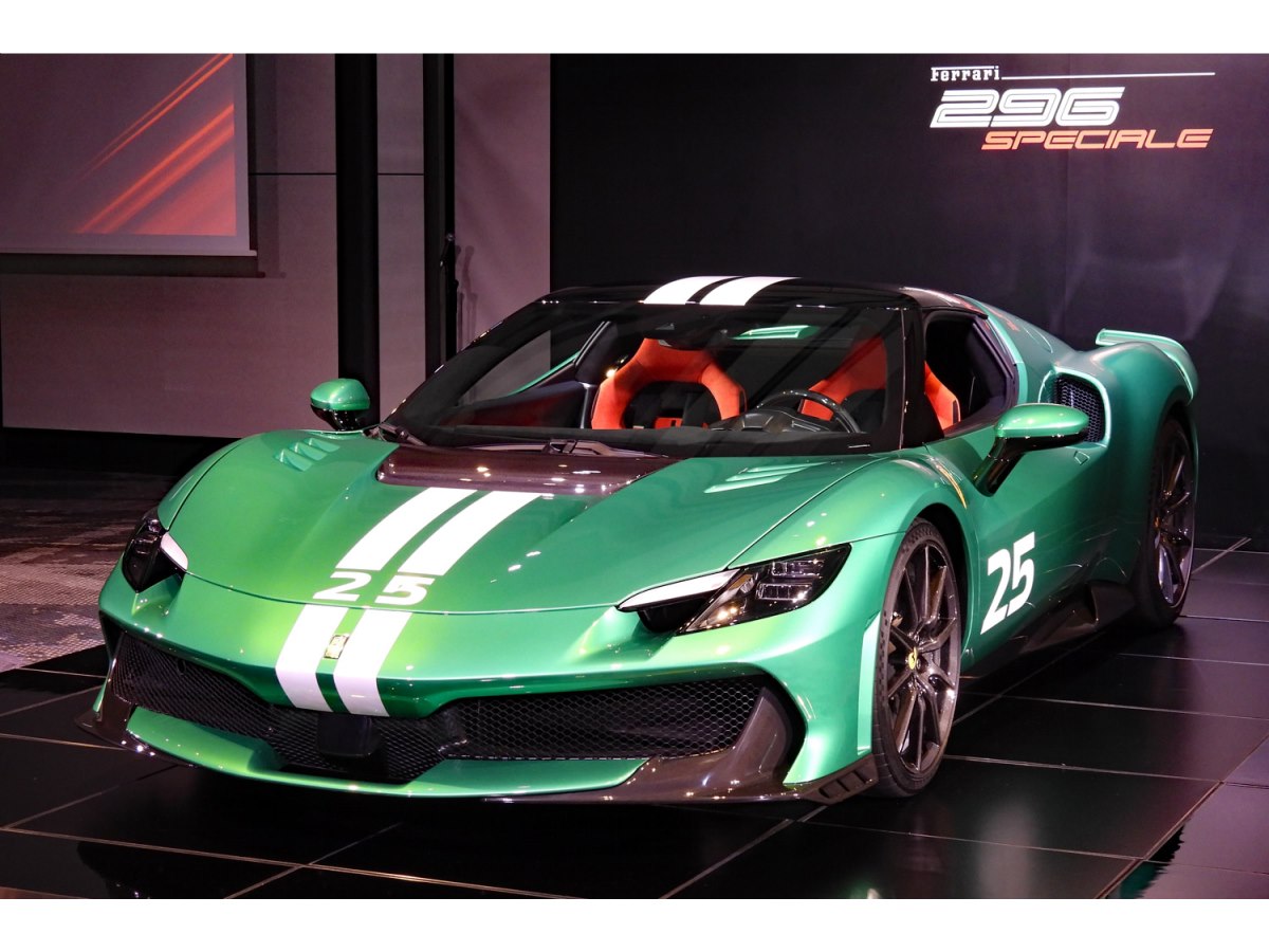 フェラーリが「296スペチアーレ」を日本初公開 レースの技術を注ぎ込ん
