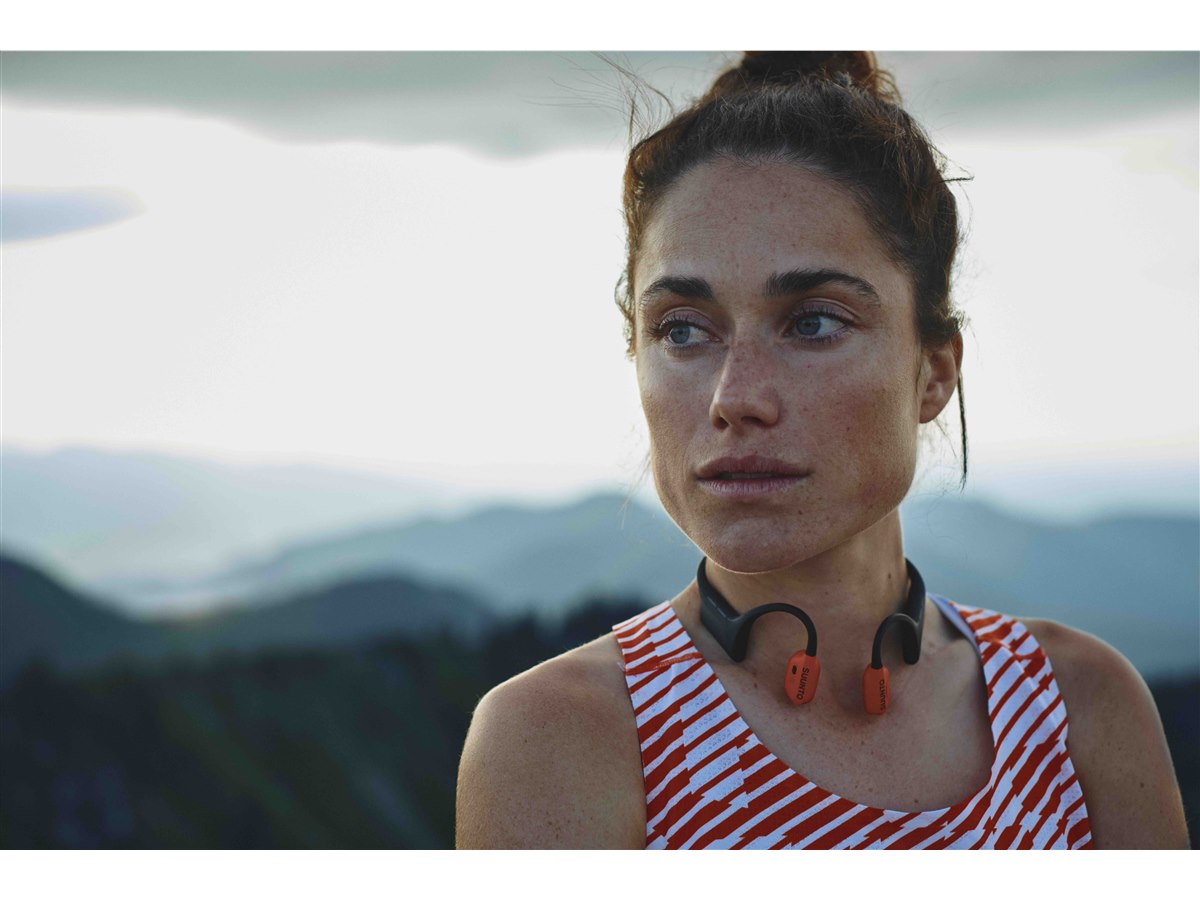 スント、大型ドライバーと大容量バッテリーを搭載した骨伝導イヤホン