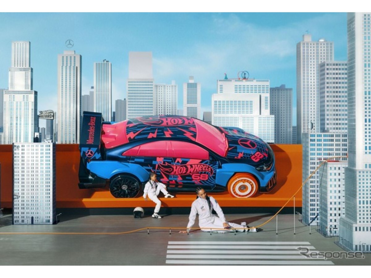 メルセデスベンツ『CLA』新型、実物大「Hot Wheels」に…アート作品を