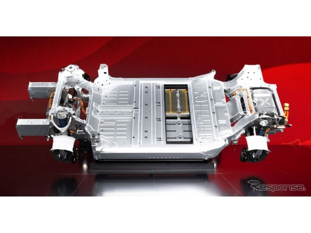 フェラーリ初のEVの車台公開、4個のモーターで4輪を駆動…2026年前半