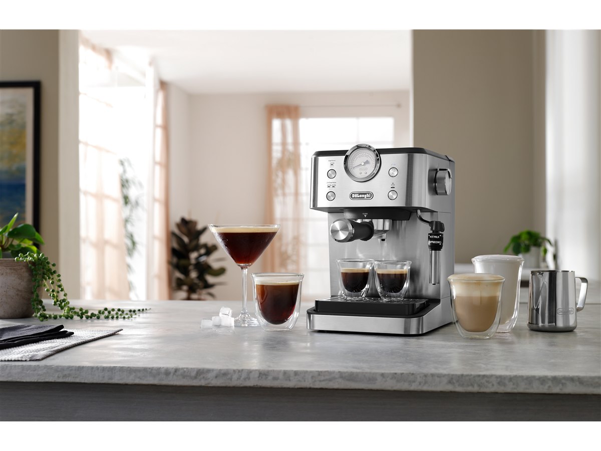 デロンギ、本格的なエスプレッソ抽出を手軽に味わえるエントリー