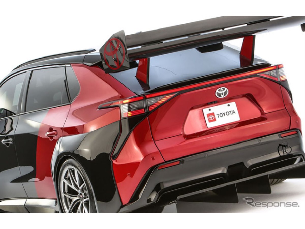トヨタ『bZ4X』に巨大ウイング装着!? 400馬力超えモーター搭載の