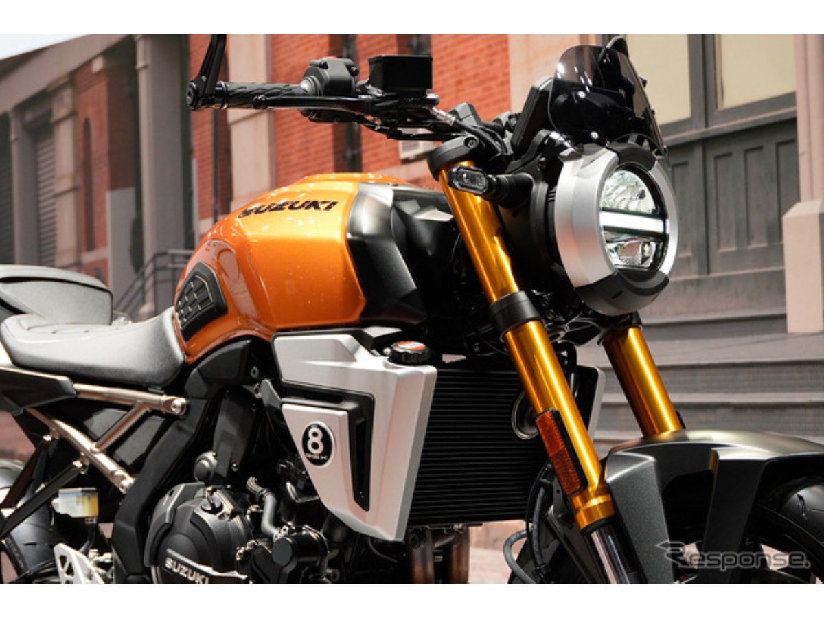 待望の日本仕様が公開！ オレンジに光るスズキの新型ネオレトロバイク