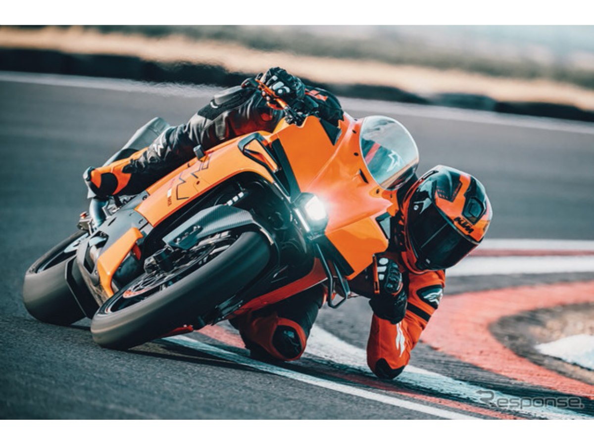KTMとハスクバーナ、新型スーパースポーツや新型スーパーモトを日本初