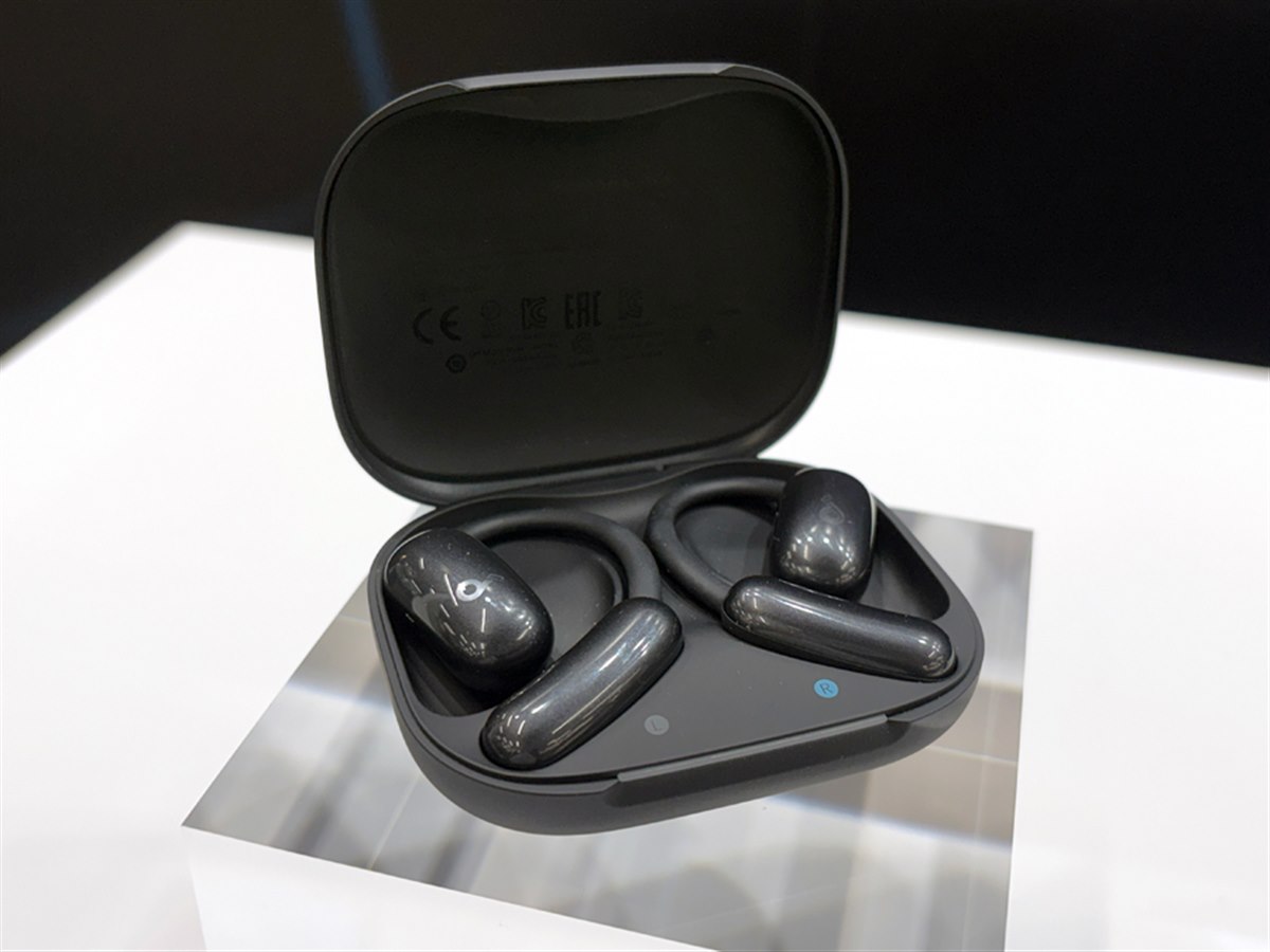 Anker、耳掛け型イヤホン「Soundcore AeroFit 2 AI Assistant」と