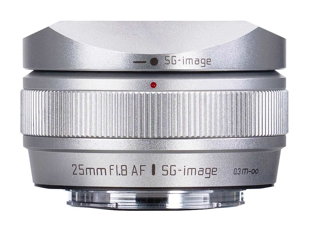 レンズ(単焦点) SG image 25mm F1.8 SG-image、約139gの単焦点レンズ「AF 25mm F1.8 Silver Limited」に