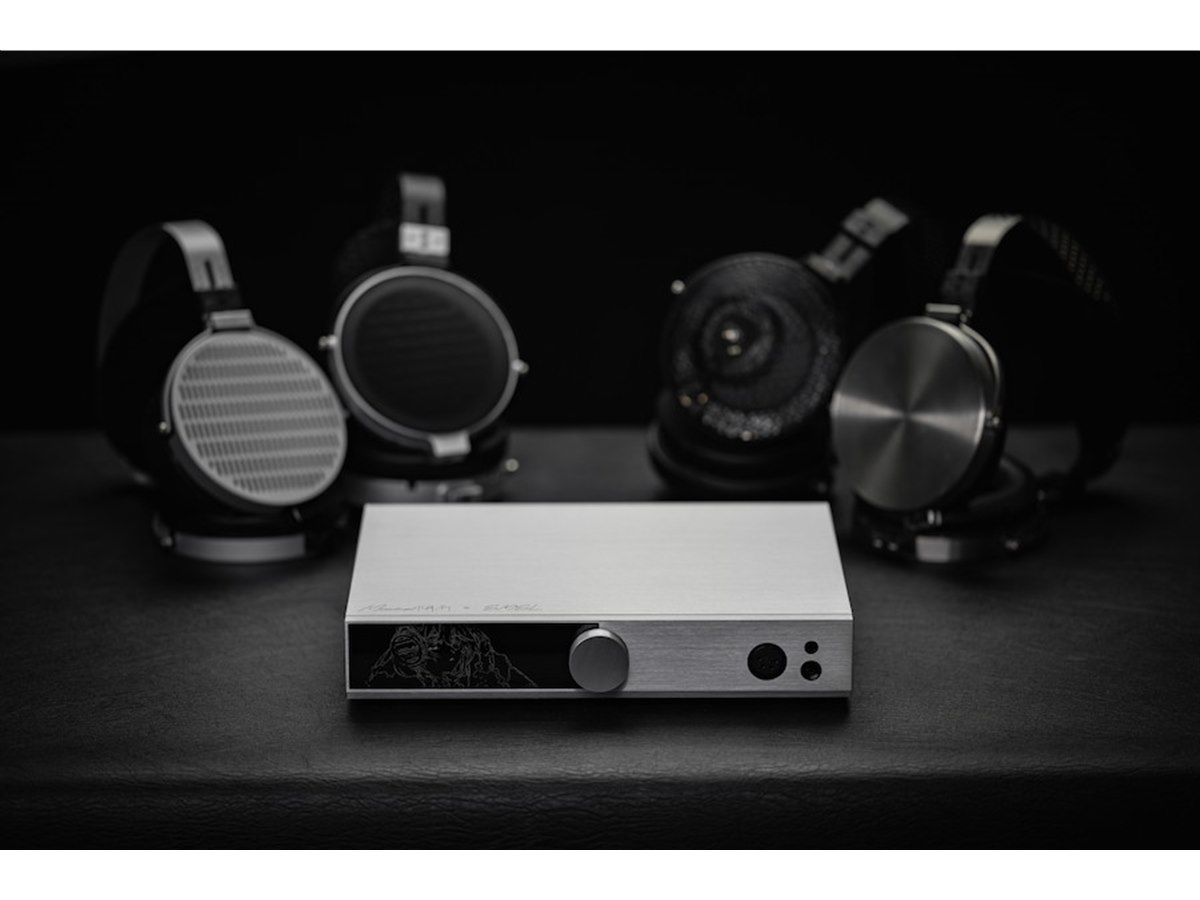 MOONDROP、S.M.S.LとコラボレーションしたDAC/ヘッドホンアンプ「DHA15