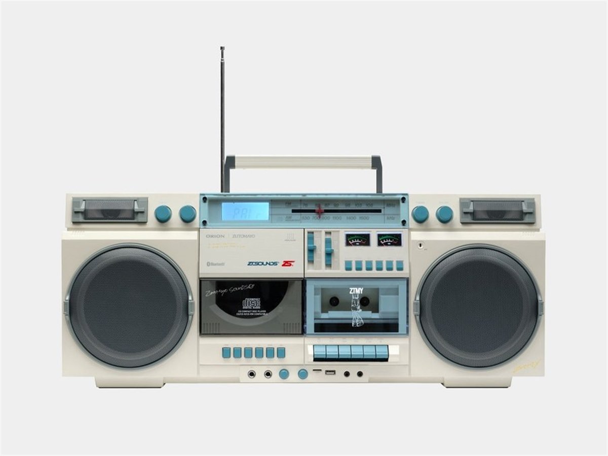 ドウシシャ、「ずっと真夜中でいいのに。」とのコラボラジカセ「SCR-B9