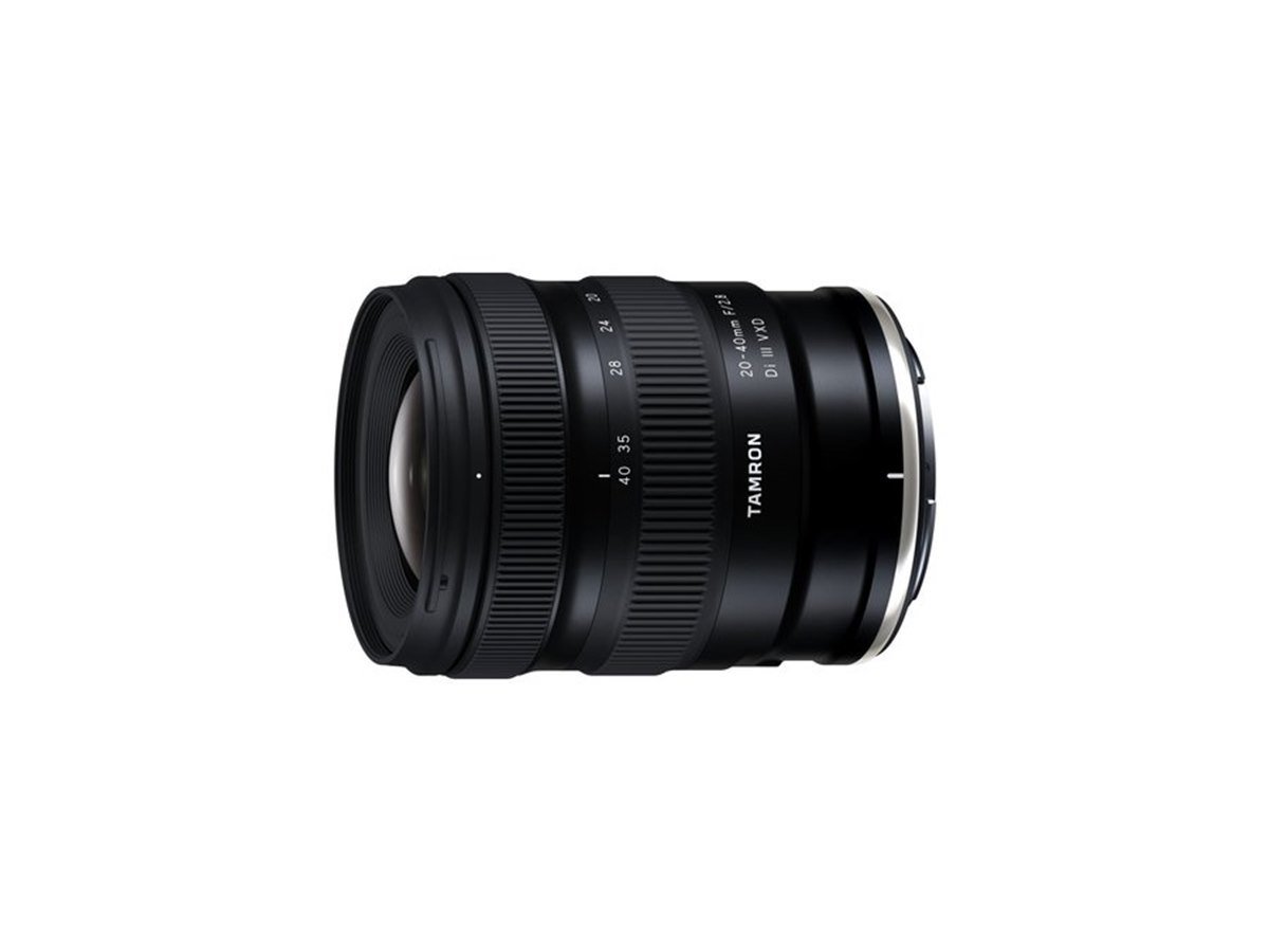 タムロン、クラス最小・最軽量の大口径標準ズームレンズ「20-40mm F