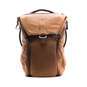 Peak Design、「EVERYDAY」カメラバッグ20Lモデルに新色「ヘリ テージタン」