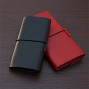 アンドデザイン、iPhoneを一枚革で包み込んだシンプルなケース