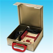 ゴールドがまぶしい!ジャンプ版「ミニファミコン」にも対応する収納ケース発売