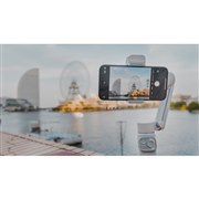 ZHIYUN、180度回転する補正ライト搭載の3軸スマホジンバル「SMOOTH Q3」