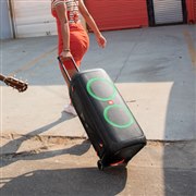 JBL�A�g�X�[�c�P�[�X�̂悤�Ɏ����^�ׂ�hBluetooth�X�s�[�J�[�uPartyBox 310�v