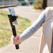 エレコム、三脚としても使える自撮り棒付きスタビライザー「P-STB01BK」