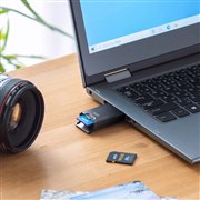 �T�����uUHS-II�Ή�SD�J�[�h���[�_�[�v2�@��A�X���b�g�J�o�[�ƃL���b�v�t��