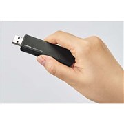 エレコム、USBメモリーサイズのポータブルSSD「ESD-EWA」