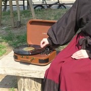 ���g���ȃg�����N�P�[�X�^�̃|�[�^�u�����R�[�h�v���[���[�������ABluetooth�ɂ��Ή�