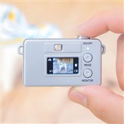 ケンコー、クラシックカメラ風デザインの超小型トイカメラ「Pieni」に液晶付きモデル