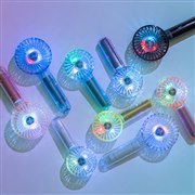 ライフオンプロダクツ、7色に光るLEDライトを搭載した「クリアファン」2種