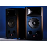 380mm�a�E�[�n�[�ƍŐV�z�[���Z�p�𓊓� JBL�X�^�W�I���j�^�[�̃t���b�O�V�b�v�u4369�v