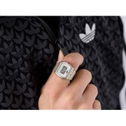 �A�f�B�_�X�A�w�ɑ������鏉�̃����O�E�H�b�`�uDIGITAL TWO RING�v