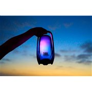JBL�A���̓I��360�x���C�g�V���[���y���߂�Bluetooth�X�s�[�J�[�uJBL Pulse 6�v