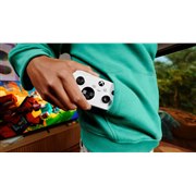 �}�C�N���\�t�g�A�|�P�b�g�Ɏ��܂�Xbox�j��ŏ��̃R���g���[���[�uXBOX Nano �R���g���[���[�v